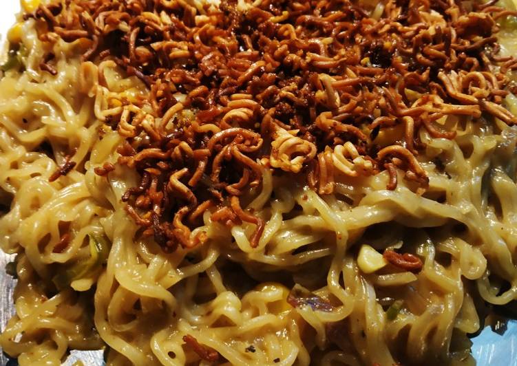 Creamy Corn and Capsicum Maggie with Maggie crisps