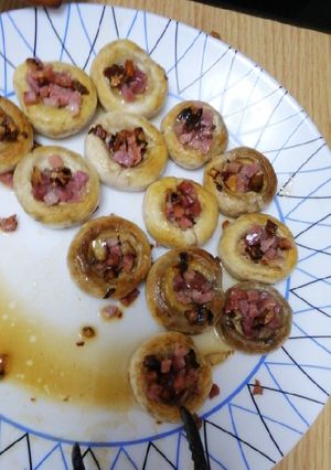 Una foto de Champiñones rellenos (Jamón y ajito)
