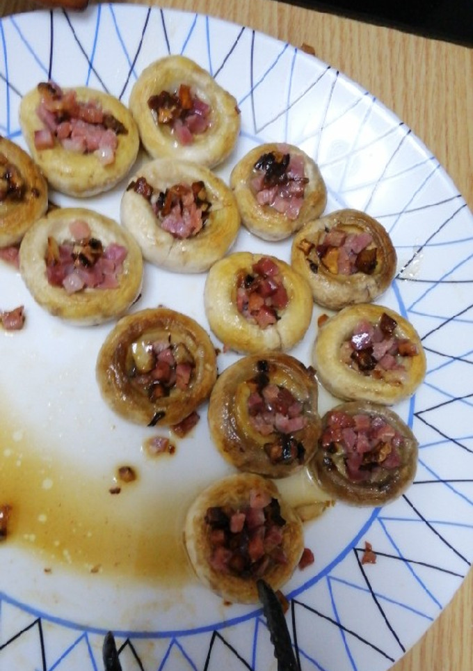 Una foto de Champiñones rellenos (Jamón y ajito)