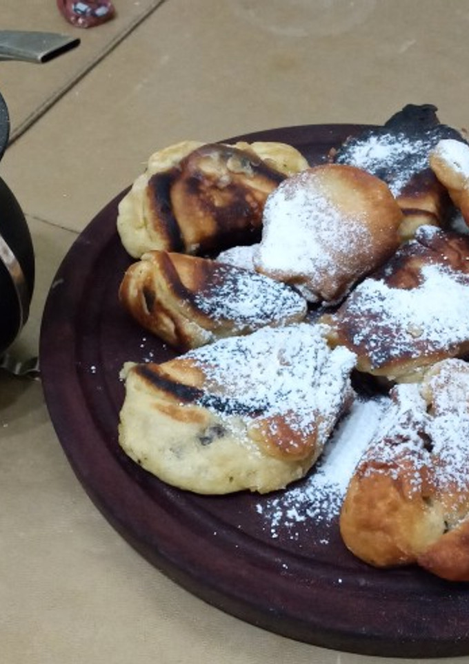 Una foto de Buñuelos dulces con pasas de uva