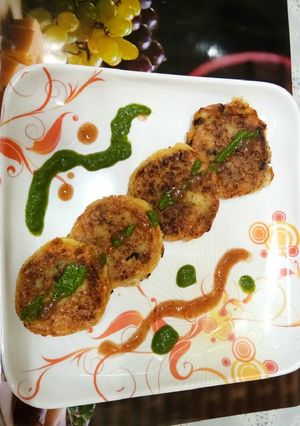 A picture of Potato paneer spinach pattice.