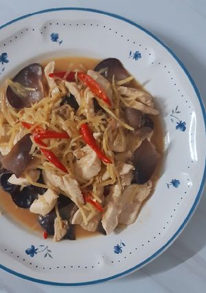 รูปของ "อกไก่ผัดขิง" Stir Fried Chicken with Ginger