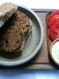 Una foto de Hamburguesas de Quinoa y Verduras Asadas