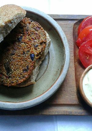 Una foto de Hamburguesas de Quinoa y Verduras Asadas