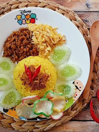 Langkah Mudah untuk Membikin Resep  Nasi kuning simple rice cooker yang Bisa Manjain Lidah, Enak