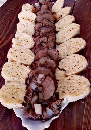 Szalonnával tűzdelt szarvasgerinc kemencében sütve recept fotója
