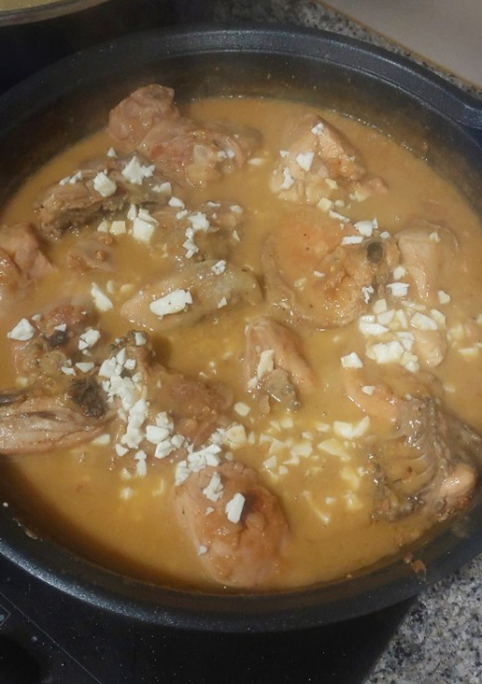 Una foto de Pollo en pepitoria