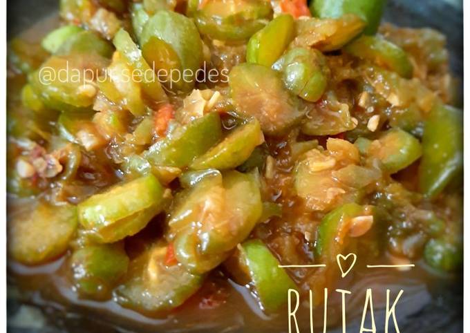 Bagaimana Menyiapkan Rujak Calingcing (Belimbing Wuluh) Anti Gagal