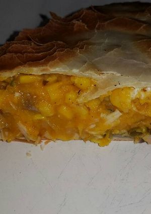 Una foto de Tarta de calabaza y choclos con pollo