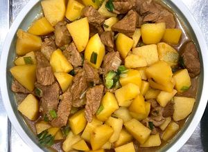 Hình của món Thịt lợn hầm khoai tây cực kì nhanh.