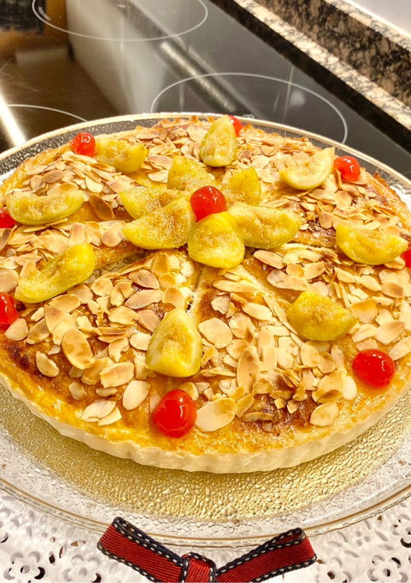 Una foto de Tarta con crema de almendra e higos