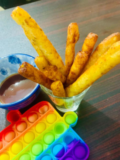 A picture of Mashed Potato fries.