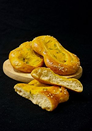 عکسی از دستور نان ‌پیازچه و سیب زمینی