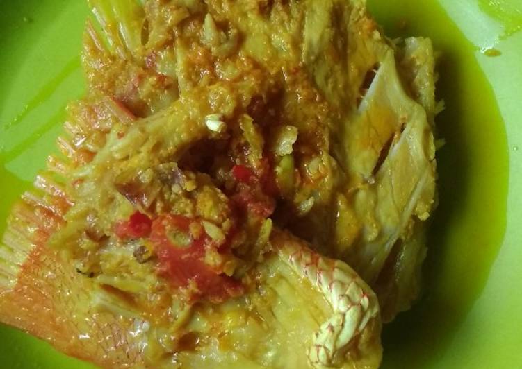 Langkah memasak Tulang Kakap Merah Bumbu Kuning 😻, Enak Banget