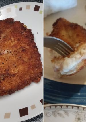 Una foto de Milanesas de pollo, rellenas de salsa bechamel y jamón 🤩