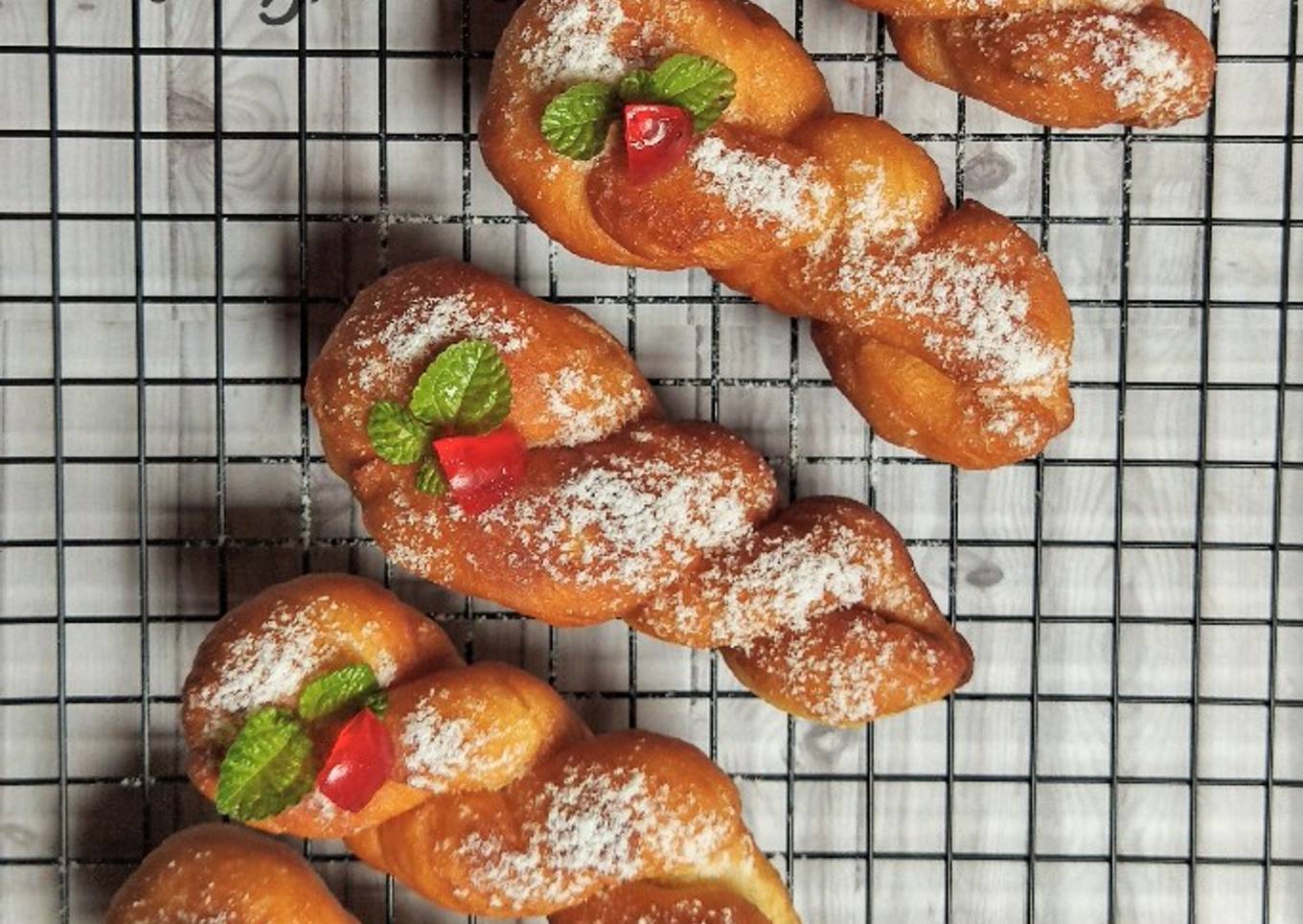 Korean twisted doughnut (kkwabaegi)