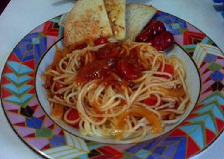 Spaghetti Bolognes With BBQ Sausages & Garlic Bread