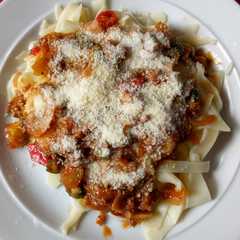 A picture of Spicy barbeque beef pasta.