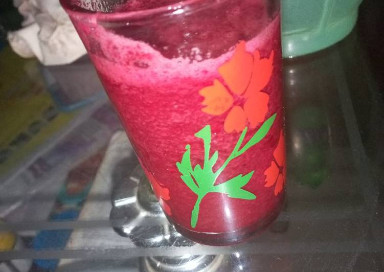 How to Make Super Quick Homemade Beetroot, passion and ginger smoothie