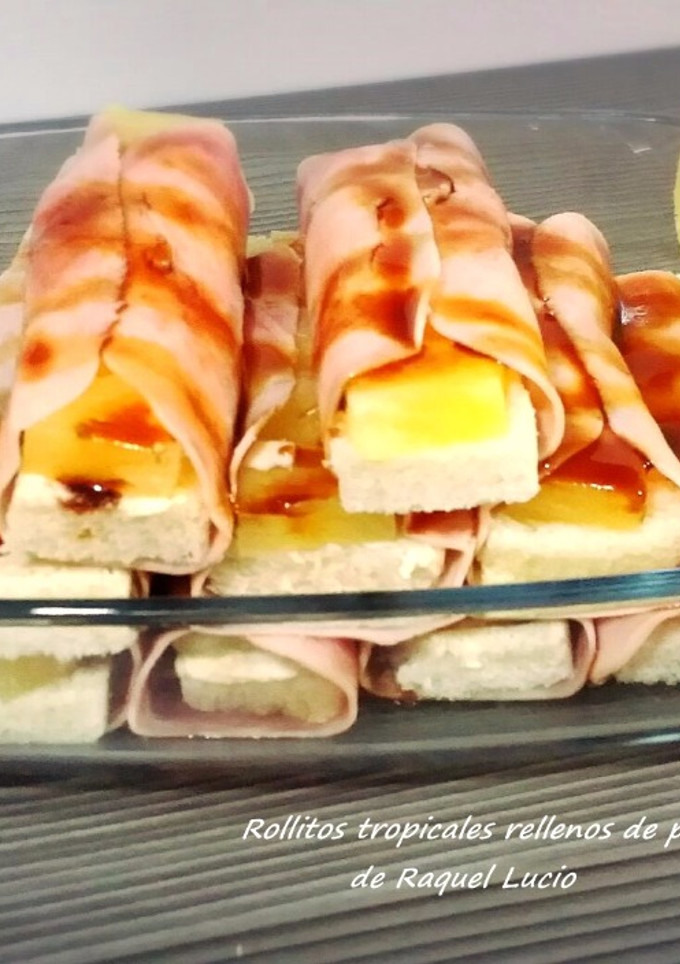 Una foto de Rollitos tropicales envueltos en York