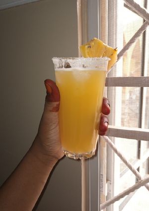 A picture of Pineapple and ginger drink.