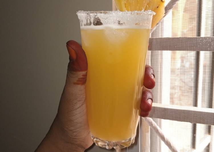 How to Prepare Homemade Pineapple and ginger drink