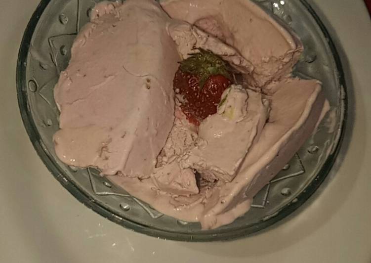 Recipe of Award-winning Rich strawberry icecream#eid recipe