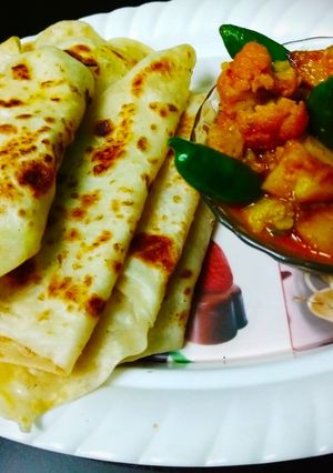 পরোটা আর ফুলকপি আলুর তরকারি (parota r foolkopir tarkari recipe in Bengali) রেসিপির প্রধান ছবি