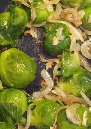 Una foto de Salteado de repollitos de Bruselas vegano
