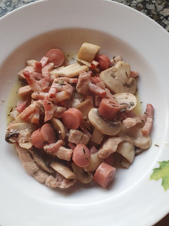 Una foto de Champiñones con cerdo y roquefort