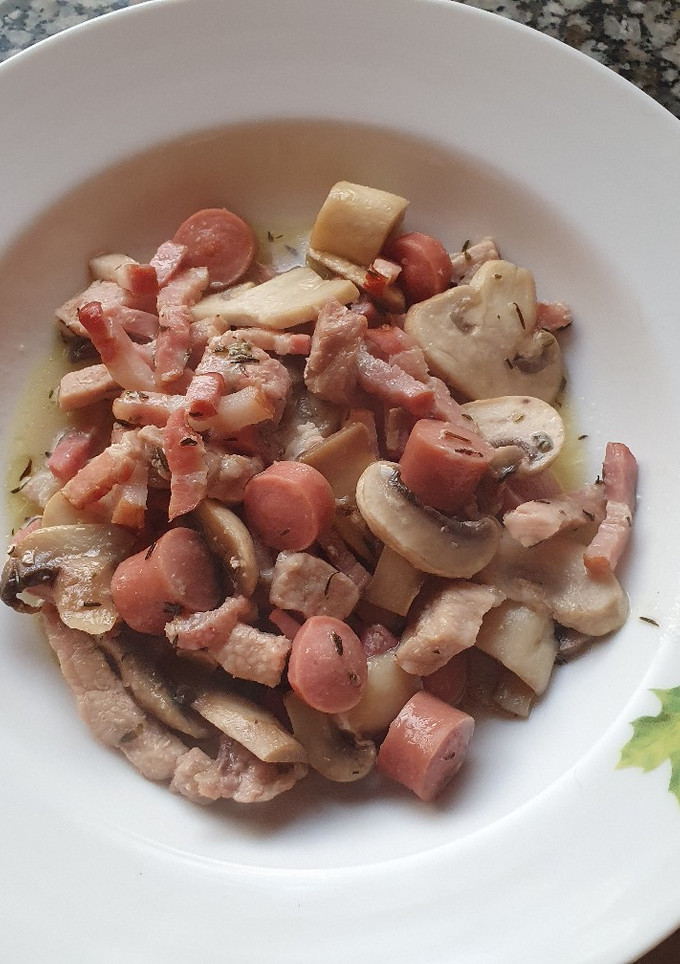 Una foto de Champiñones con cerdo y roquefort