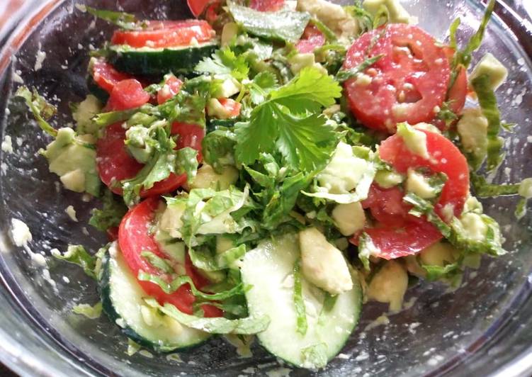 How to Prepare Speedy Lettuce cucumber avocado salad