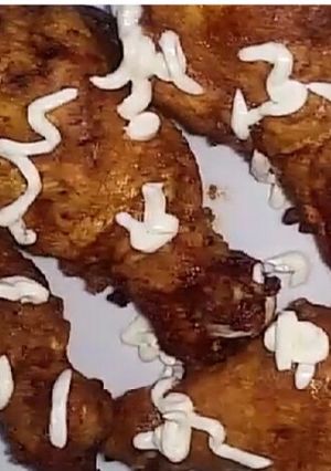A picture of KFC style chicken.