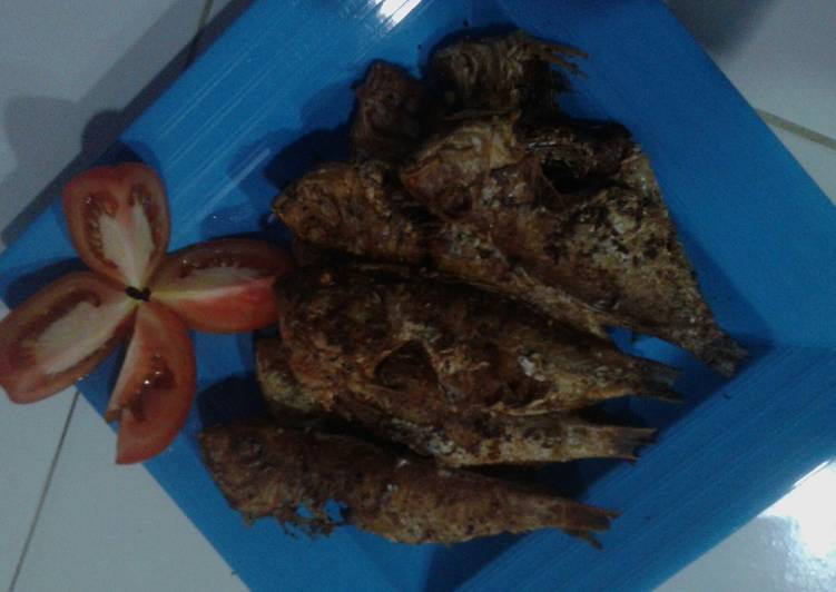 Resep Ikan goreng gurih oleh vpheen - Cookpad