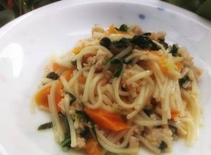 Hình của món Mì xào tôm thịt rau củ - ăn dặm cho bé.