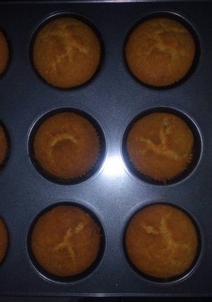 A picture of Vanilla cupcakes.