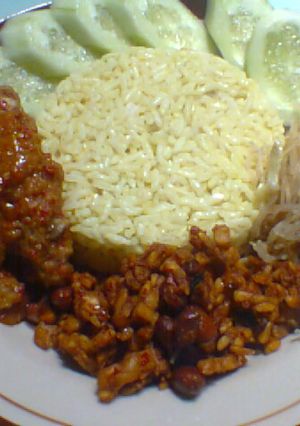 Foto resep Nasi Kuning Perayaan