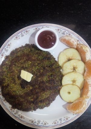 A picture of Moog dal chilla.