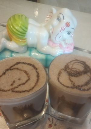 चॉकलेट मिल्क शेक(CHOCOLATE MILK SHAKE RECIPE IN HINDI) रेसिपी मुख्य फोटो