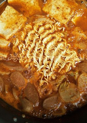 Foto resep Budae Jjigae (sup tentara korea)