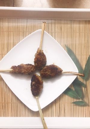 Hình của món Món 4: Thịt băm bọc sả chiên thơm.