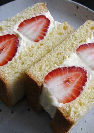 A picture of Strawberry Brioche Sandwich.