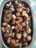 Ensalada de salmón con garbanzos, chauchas y aderezo de yogurt