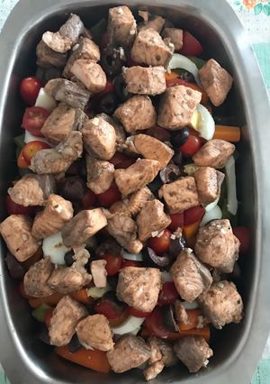 Una foto de Ensalada de salmón con garbanzos, chauchas y aderezo de yogurt