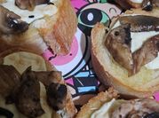 Una foto de tortas quesillo