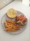 Hamburguesa con bacon y quesos