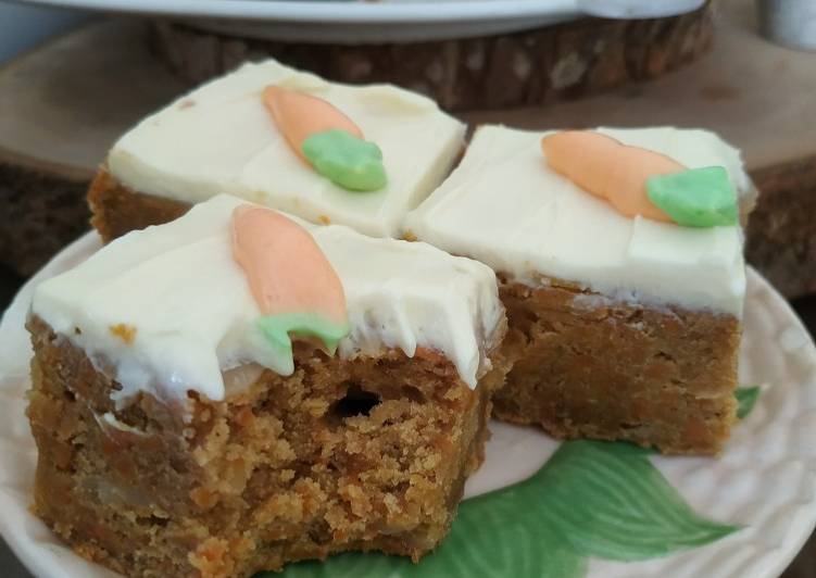 Carrot Cake w/ creamcheese frosting