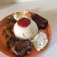 Arroz a la Cubana con solomillo y pera
