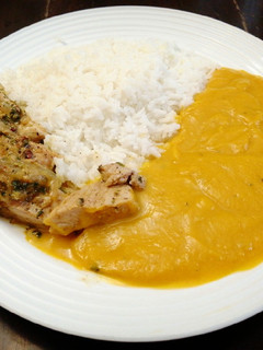 Una foto de Cerdo Mechado, Crema de Zapallo & Arroz