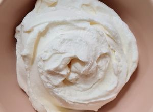 Una foto de Crema agria 🥣 Sour cream 🥣 Salsa ácida 3 ingredientes